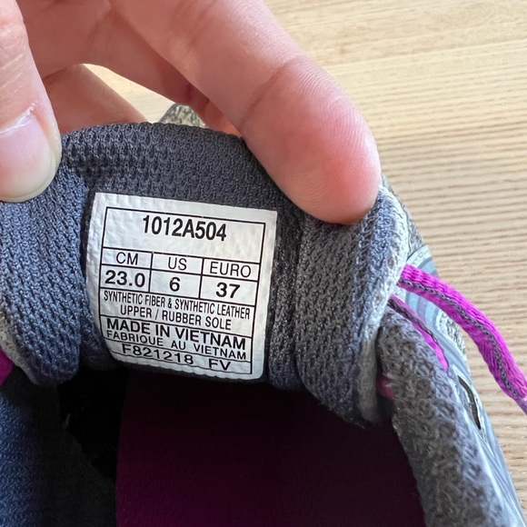 ASICS running sneaks - Picture 4 of 4